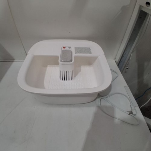 SHARPER IMAGE FOOT BATH SOOTHE WITH HEATED MASSAGE, SPLASH GUARD, AND REMOVABLE PUMICE STONE - WHITE (MODEL: 1014496) image 3