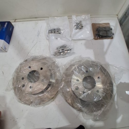 3PC DETROIT AXLE BRAKE ROTOR AND PAD KIT - FITS 2013 - 2017 NISSAN SENTRA - SILVER (MODEL: R-800005/P-815A) image 3