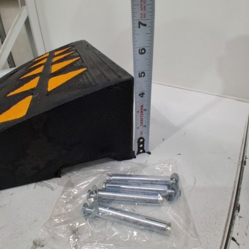 2PK VEVOR HEAVY-DUTY RUBBER CURB RAMP - 19" X 13" X 5" image 3