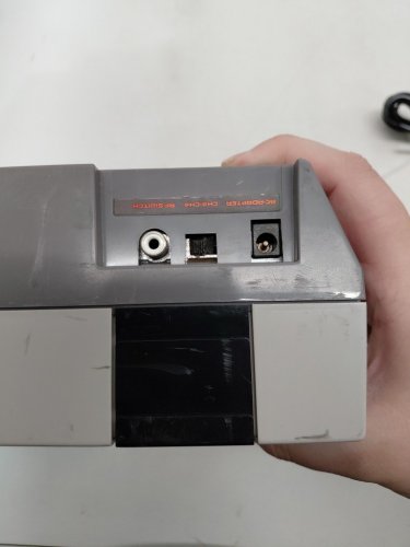 NINTENDO ENTERTAINMENT SYSTEM (NES) - ORIGINAL MODEL (MODEL: NES-001) image 2