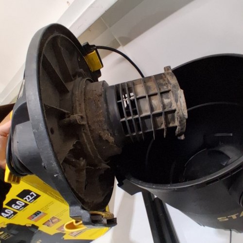 STANLEY WET/DRY VACUUM - 6GAL/22.7L - 4.0HP - BLACK/YELLOW (MODEL: SL18116P) image 4