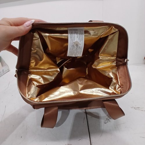 IGLOO LUXE COOLER/LUNCH BAG - 9 CANS MAX CAPACITY - BROWN/GOLD (MODEL: 2014223) image 3