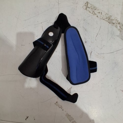 ADJUSTABLE RIDGID STIRRUP ANKLE BRACE / STABILIZER - BLACK / BLUE image 2