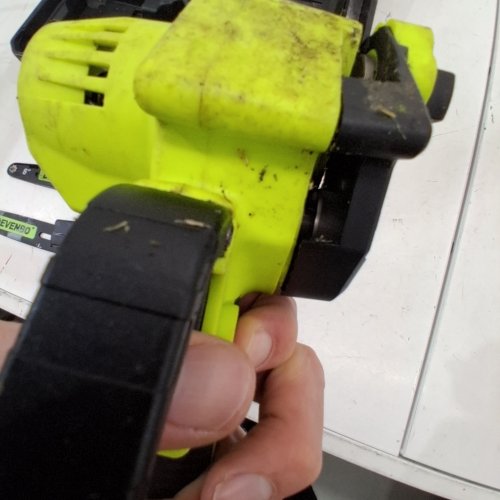 DEVENBO CORDLESS HANDHELD ELECTRIC PORTABLE MINI CHAINSAW - 6" / 880W / 2000 MAH BATTERY - BLACK / GREEN (MODEL: ZHDJ-01) image 2