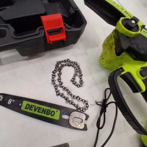 DEVENBO CORDLESS HANDHELD ELECTRIC PORTABLE MINI CHAINSAW - 6" / 880W / 2000 MAH BATTERY - BLACK / GREEN (MODEL: ZHDJ-01) image 4