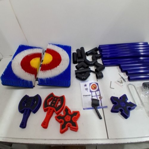 STEADYJOY AXE THROWING GAME WITH 6 AXES & 6 DARTS - 5FT - BLUE/RED image 4