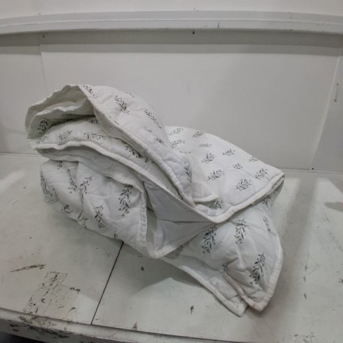 THRESHOLD FLORAL DUVET COVER - FULL/QUEEN - WHITE AND GREEN image 2