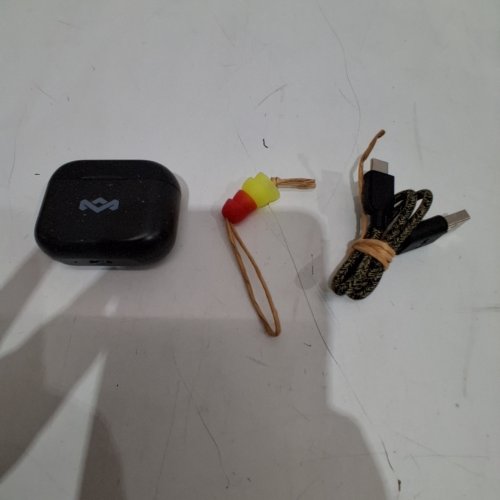 HOUSE OF MARLEY LITTLE BIRD WIRELESS BLUETOOTH EARBUDS WITH CHARGING CASE - BLACK / GREEN (MODEL: EM-JE123) image 3