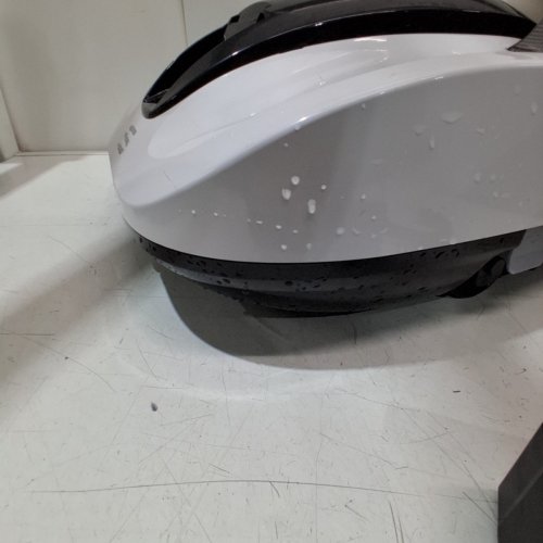 STARRYBOT CORDLESS ROBOTIC POOL VACUUM CLEANER - MAX 900 SQ.FT & 8.5FT DEEP - 12V - WHITE (MODEL: ET2310) image 3