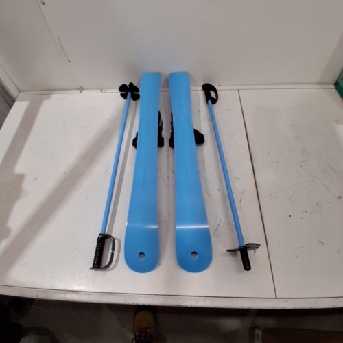 KID'S HURLEY SNOW WHIZ BEGINNER SKI SET - 27.25"X3.5" - BLUE image 3