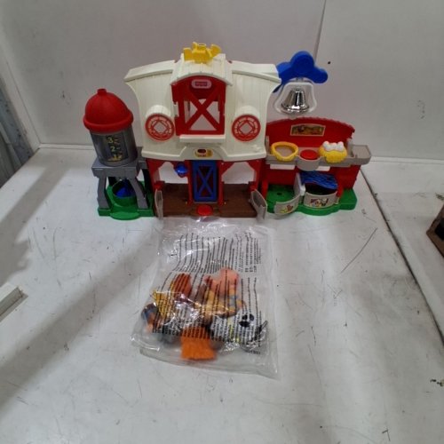 FISHER-PRICE LITTLE PEOPLE INTERACTIVE FARM PLAYSET WITH LIGHT AND SOUNDS (MODEL: JBH64-9997) image 2