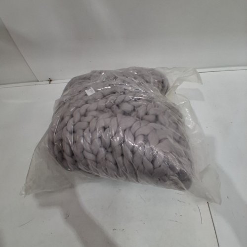 CHUNKY KNIT THROW - 4FT X 4FT - LIGHT GRAY image 3
