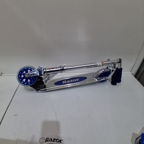 RAZOR A3 KICK SCOOTER - BLUE (MODEL: 13014343) image 2
