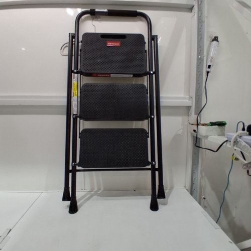 HB TOWERS STURDY STEEL LIGHTWEIGHT 3 STEP STEPSTOOL/LADDER WITH WIDE ANTI-SLIP PEDAL AND CONVENIENT HANDGRIP - 500LBS MAX - (MODEL: EN14183) image 2