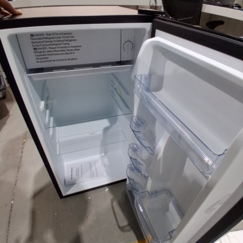 HAMILTON BEACH SINGLE DOOR COMPACT REFRIGERATOR - 3.3CU FT - BLACK (MODEL: HBR33MBKE02) image 4