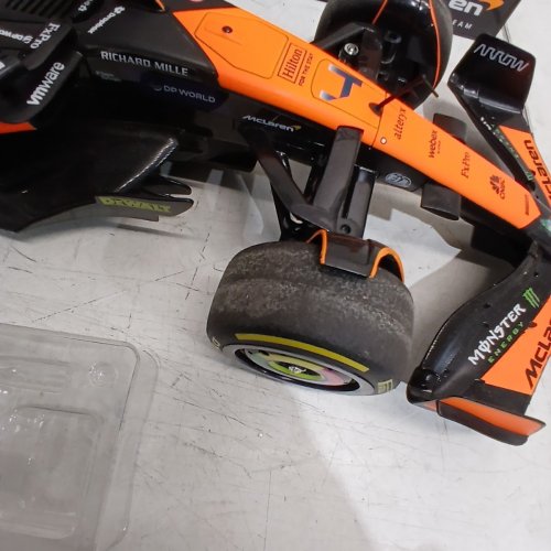 MAISTO TECH FORMULA 1 ONE LANDO NORRIS MACLAREN RC CAR - 1:10 SCALE - BLACK/ORANGE (MODEL: 1739888) image 5