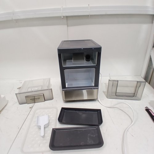 FRIGIDAIRE GALLERY COUNTERTOP NUGGET-SHAPED ICE MAKER WITH STAINLESS STEEL TRIM - 33 LBS - BLACK (MODEL: EFIC201-BLACK) image 3