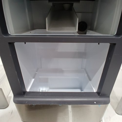 FRIGIDAIRE GALLERY COUNTERTOP NUGGET-SHAPED ICE MAKER WITH STAINLESS STEEL TRIM - 33 LBS - BLACK (MODEL: EFIC201-BLACK) image 5