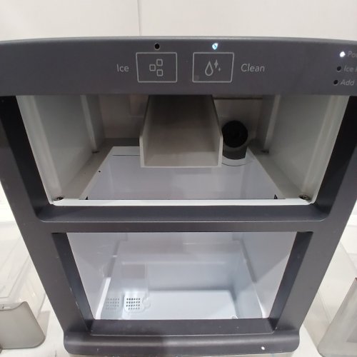 FRIGIDAIRE GALLERY COUNTERTOP NUGGET-SHAPED ICE MAKER WITH STAINLESS STEEL TRIM - 33 LBS - BLACK (MODEL: EFIC201-BLACK) image 6