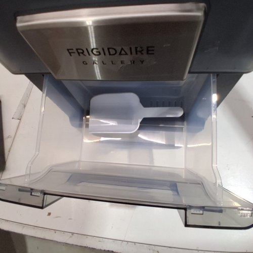 FRIGIDAIRE GALLERY COUNTERTOP NUGGET-SHAPED ICE MAKER WITH STAINLESS STEEL TRIM - 33 LBS - BLACK (MODEL: EFIC201-BLACK) image 6