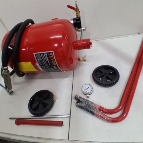 VEVOR ABRASIVE SAND BLASTER EQUIPPED WITH NOZZLE SHUT OFF VALVE, PRESSURE GAUGE CERMAIC NOZZLE, 10 GAL/40L, RED (MODEL: FF-Q902) image 5