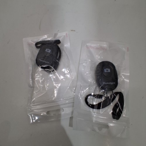 2 PHOTOMYNE BLUETOOTH PHONE CAMERA REMOTE SHUTTER - 30FT RANGE - BLACK image 3