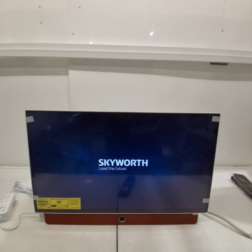SKYWORTH 24" PORTABLE SMART GOOGLE TV WITH IN-BUILT BATTERY, DOLBY AUDIO, PROTECTIVE CASE - 1080P HD - 24" - WHITE/BROWN (MODEL: 24P150) image 2