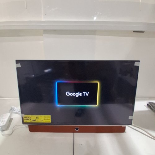 SKYWORTH 24" PORTABLE SMART GOOGLE TV WITH IN-BUILT BATTERY, DOLBY AUDIO, PROTECTIVE CASE - 1080P HD - 24" - WHITE/BROWN (MODEL: 24P150) image 3