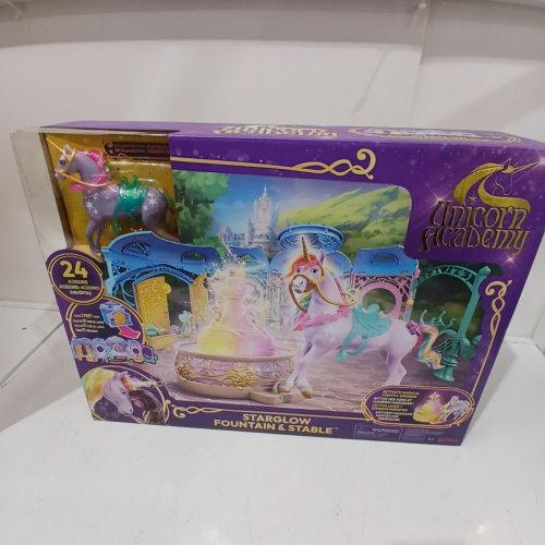 UNICORN ACADEMY STARGLOW FOUNTAIN AND STABLE PLAYSET (MODEL:6075579) image 2