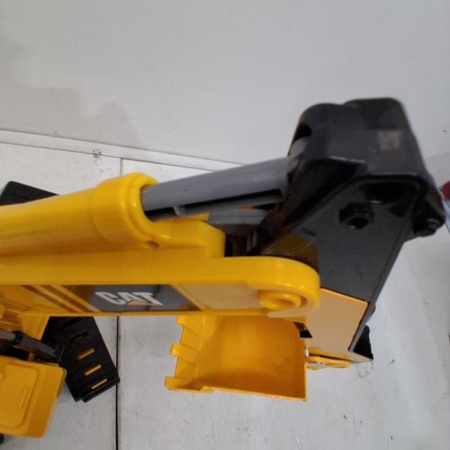 CAT MASSIVE MOVER REMOTE CONTROL RC STEEL EXCAVATOR - BLACK/YELLOW (MODEL: 1851476) image 5