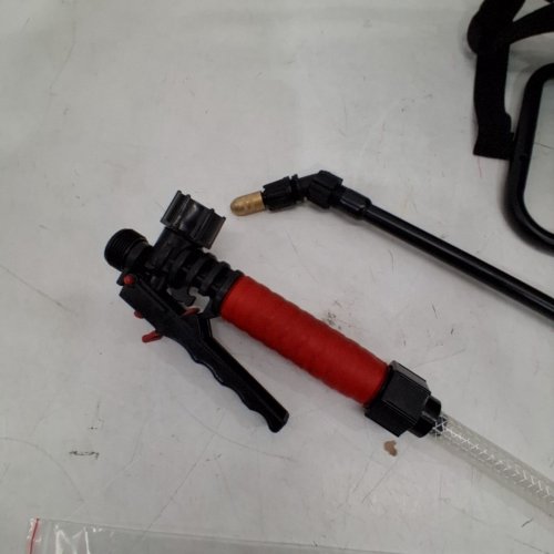 CHAPIN PROFESSIONAL BACKPACK POLY SPRAYER - 4 GALLON (M#:61800) image 3