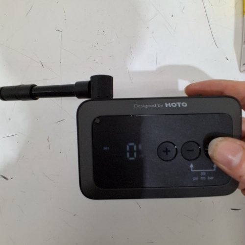 HOTO PORTABLE ELECTRIC BIKE/BICYCLE AIR PUMP - 150PSI - 2000MAH - BLACK (MODEL: QWCQA002) image 2