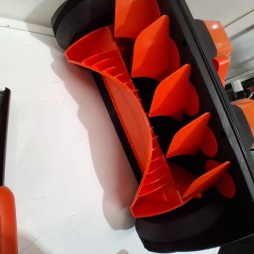 VOLTASK CORDLESS ELECTRIC SNOW SHOVEL WITH BATTERY & CHARGER - 16" - 48V - BLACK/ORANGE (MODEL: SS-40A) image 4
