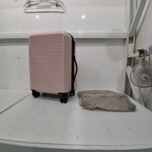 3PC JETSTREAM HARDSIDE CARRY-ON LUGGAGE WITH SPINNER WHEELS AND TWO PACKING CUBES - 20"/14" X 3" X 9" - PINK FOG/BLACK image 2