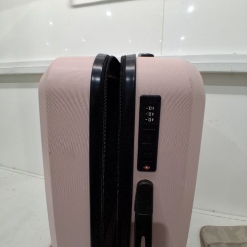3PC JETSTREAM HARDSIDE CARRY-ON LUGGAGE WITH SPINNER WHEELS AND TWO PACKING CUBES - 20"/14" X 3" X 9" - PINK FOG/BLACK image 3