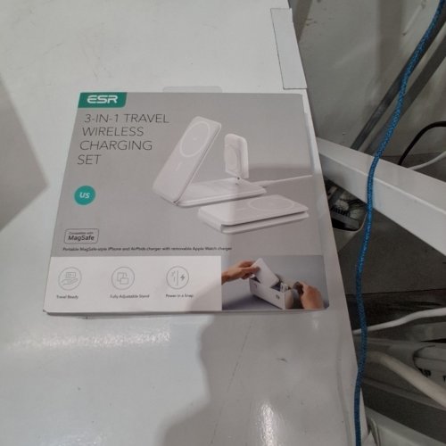 ESR FOR 3 IN 1 TRAVEL CHARGING STATION MAGSAFE CHARGER STAND, FOLDABLE MAGNETIC WIRELESS CHARGER FOR APPLE WATCH & AIRPODS, ADJUSTABLE 2-WAY STAND (WITH BAG) - WHITE (MODEL: 2C569) image 2