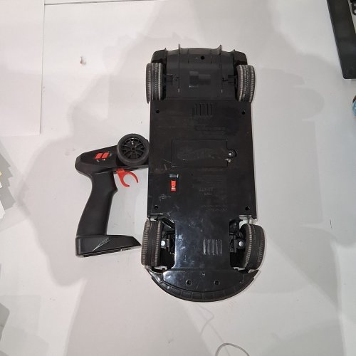 MATTEL TESLA ROADSTER REMOTE CONTROL CAR - WHITE AND BLACK (MODEL: HYG78) image 4
