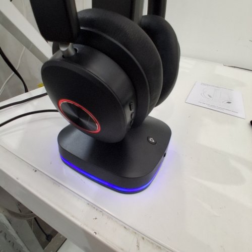 VANTEK WIRELESS TV HEADPHONES WITH TRANSMITTER AND CHARGING STAND - BLACK (MODEL: TV996 N9) image 2