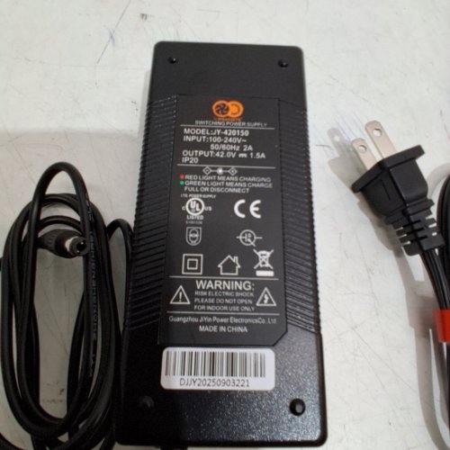 AC/DC ADAPTER WITH NON-POLERIZED CABLE - 42V image 2