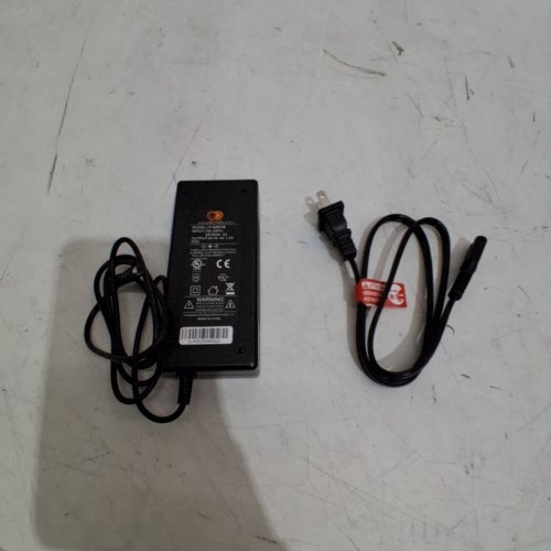AC/DC ADAPTER WITH NON-POLERIZED CABLE - 42V image 4