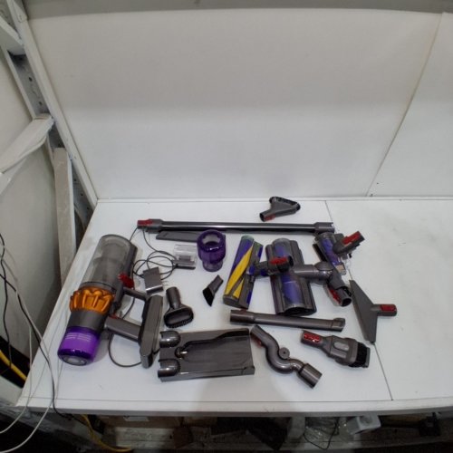 DYSON V15 DETECT PLUS CORDLESS MULTI-PURPOSE VACUUM CLEANER WITH ATTACHMENTS - GREY (MODEL: SV47) image 3