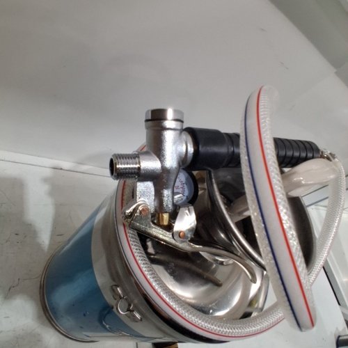 AUTO-PRESSURE SPRAYER WITH PRESSURE GAUGE AND REMOVABLE NOZZLE - 8 LITRES CAP - SILVER (MODEL: SWZ8-6) image 4