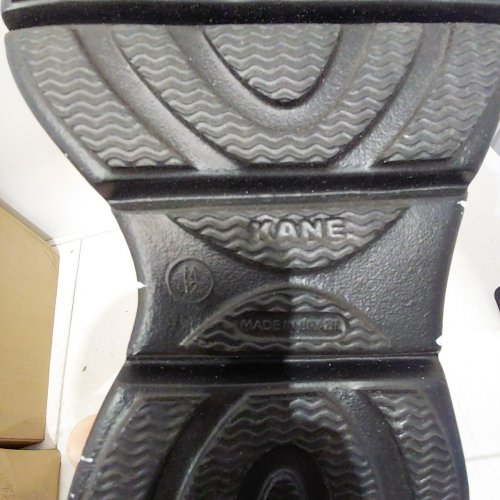 UNISEX KANE REVIVE ACTIVE RECOVERY SHOE - SIZE 12 (WOMEN SIZE 14) - BLACK/WHITE SPECKLE. image 4