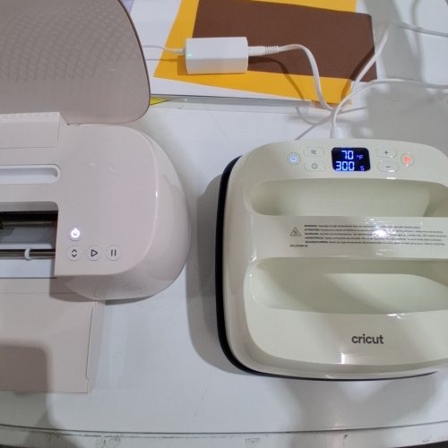 CRICUT MAKER 4 SMART VINYL PAPER CUTTING MACHINE + ESSENTIAL BUNDLE - WITH BLUETOOTH CONNECTIVITY, COMPATIBLE WITH IOS, ANDROID, WINDOWS & MAC - SEASHELL (MODEL: CXPL303B) image 2