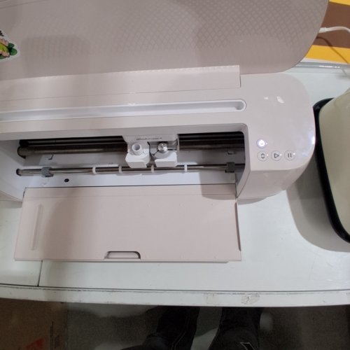 CRICUT MAKER 4 SMART VINYL PAPER CUTTING MACHINE + ESSENTIAL BUNDLE - WITH BLUETOOTH CONNECTIVITY, COMPATIBLE WITH IOS, ANDROID, WINDOWS & MAC - SEASHELL (MODEL: CXPL303B) image 3