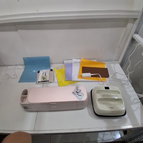 CRICUT MAKER 4 SMART VINYL PAPER CUTTING MACHINE + ESSENTIAL BUNDLE - WITH BLUETOOTH CONNECTIVITY, COMPATIBLE WITH IOS, ANDROID, WINDOWS & MAC - SEASHELL (MODEL: CXPL303B) image 4