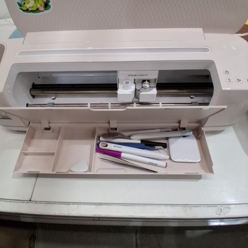 CRICUT MAKER 4 SMART VINYL PAPER CUTTING MACHINE + ESSENTIAL BUNDLE - WITH BLUETOOTH CONNECTIVITY, COMPATIBLE WITH IOS, ANDROID, WINDOWS & MAC - SEASHELL (MODEL: CXPL303B) image 5