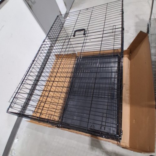 AMAZON BASICS FOLDABLE METAL WIRE SINGLE DOOR DOG CRATE WITH TRAY - 30" X 48" X 32" - BLACK image 6