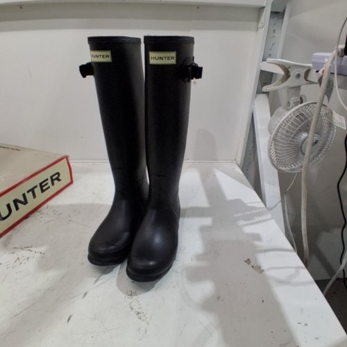 WOMENS HUNTER TALL RAIN BOOTS - SIZE 8 - BLACK image 2