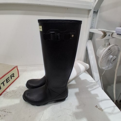 WOMENS HUNTER TALL RAIN BOOTS - SIZE 8 - BLACK image 3